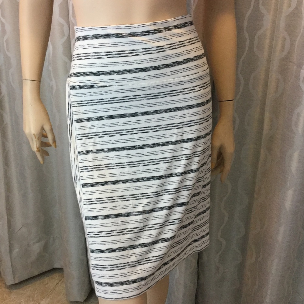 Smooth Fit Pencil Skirt